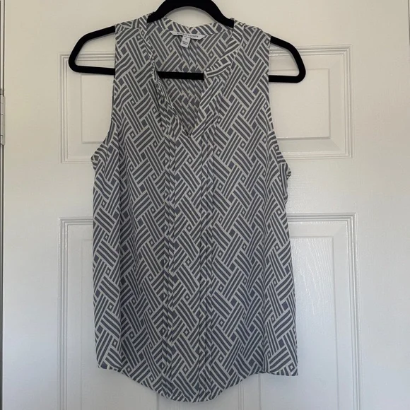 Sleeveless Women’s Blouse Tank Top Medium, Blue & White, Sheer Geometric Pattern - Picture 3 of 13